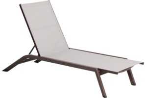 Kave Home Hnědo-béžové hliníkové zahradní lehátko Capraia